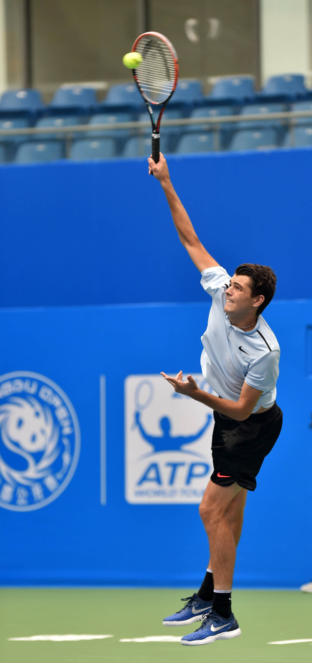 他在场上倾 他在场上倾