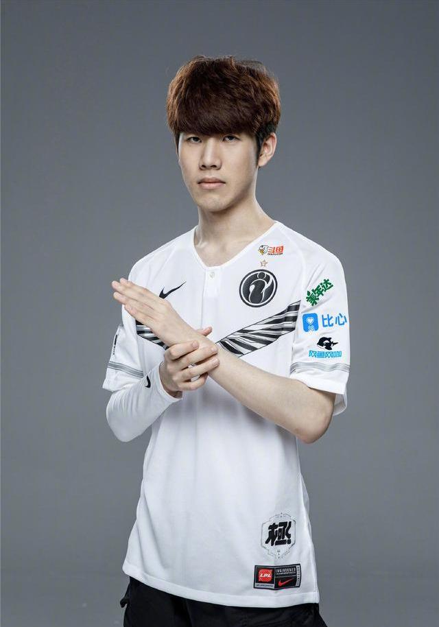 侧翼体型 侧翼体型