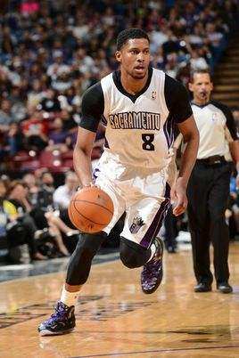 边后卫内收 边后卫内收